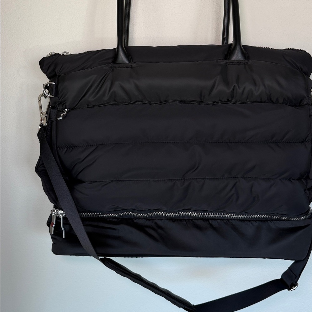 Like New Black Puffer Shoulder Bag Zip Up Cooler Bag Travel Purse - Picture 2 of 8
